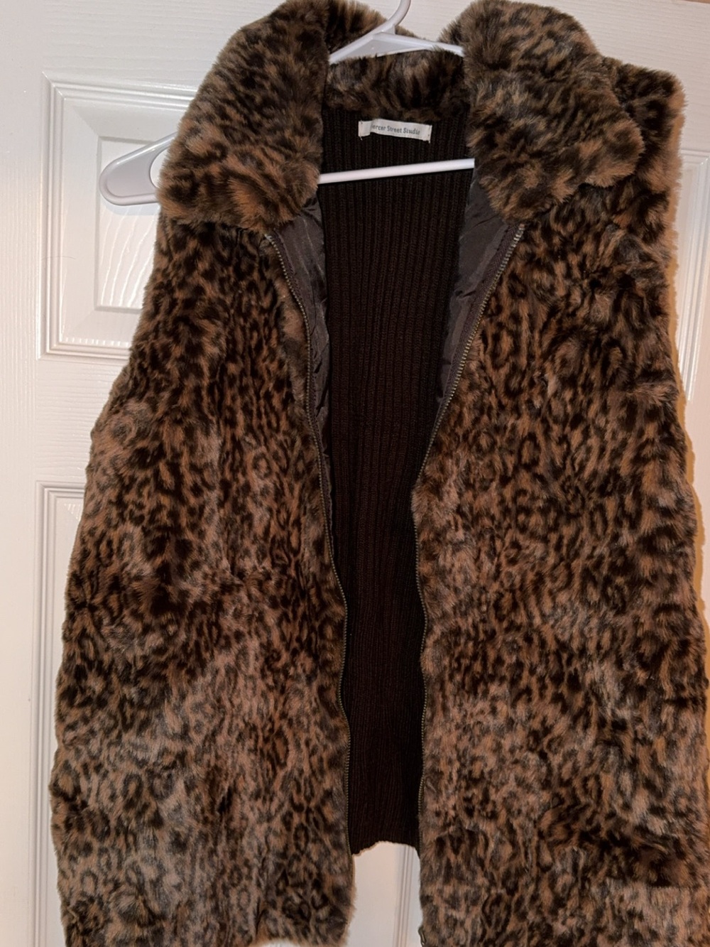 Mercer Street Studio Brown Knit Vest with Leopard Faux Fur Trim